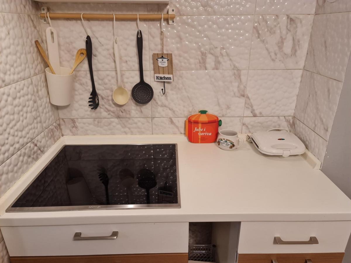Apartment Pemper - Self Check In And Check Out Otočac Exterior foto