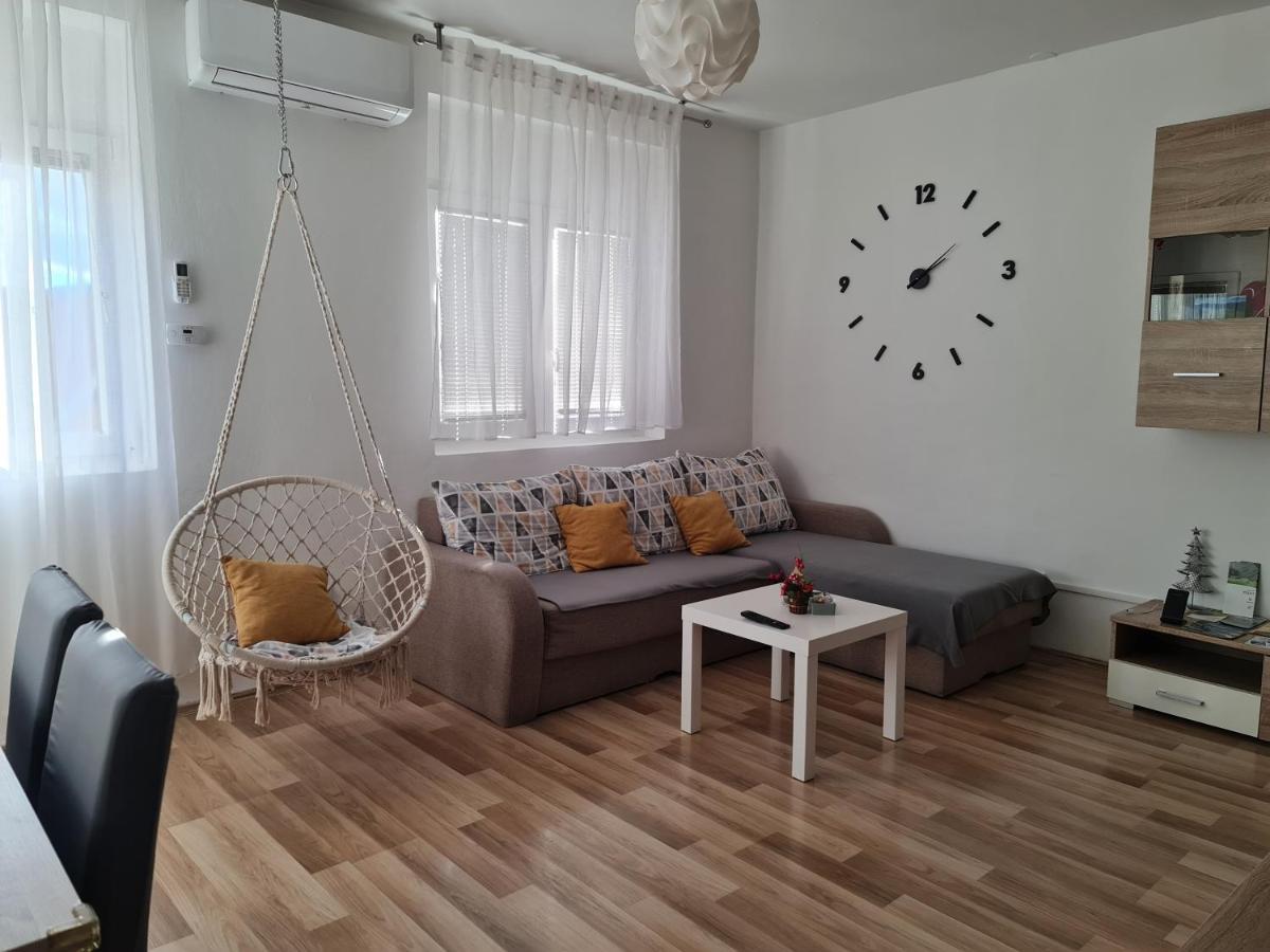 Apartment Pemper - Self Check In And Check Out Otočac Exterior foto