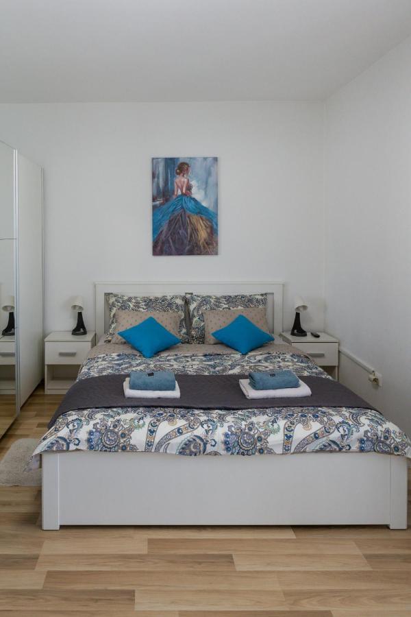 Apartment Pemper - Self Check In And Check Out Otočac Exterior foto